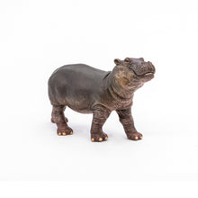 Încarcă imaginea în Galerie, Papo Animale Salbatice Figurina Pui de Hipopotam

