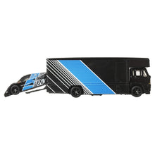 Încarcă imaginea în Galerie, Hot Wheels Transportator Sauber Mercedes C9 cu Masinuta Fleet Flyer
