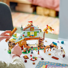 Încarcă imaginea în Galerie, Lego Friends Grajdul Pentru Cai al lui Autumn
