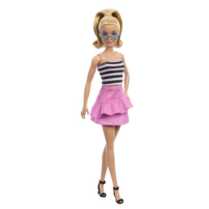 Barbie Fashionista Blonda cu Parul Prins in Coada si Fusta Roz