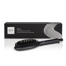 Încarcă imaginea în Galerie, GHD Glide Hotbrush Perie de Par Profesionala Pentru Netezire Rapida si Efect Anti-Frizz Smoothing
