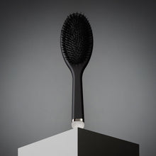 Încarcă imaginea în Galerie, GHD The Dresser Oval Dressing Brush Perie Anti-Static pentru Descurcare
