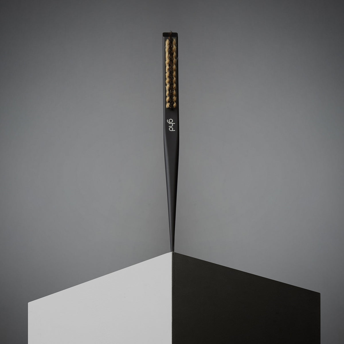 GHD The Final Touch Narrow Brush - Perie Profesionala Pentru Volum si Netezire
