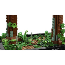 Încarcă imaginea în Galerie, Lego Star Wars Diorama de Urmarire cu Speederul pe Endor
