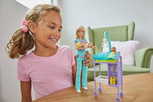 Încarcă imaginea în Galerie, Barbie I Can Be Papusa Doctor Pediatru
