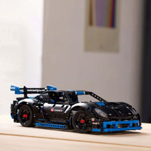 Încarcă imaginea în Galerie, Lego Technic Masina de Curse Porsche GT4 E-Performance
