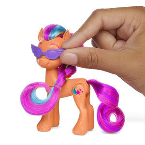 My Little Pony Sunny Starscout pe Scooter Set Figurina si 4 Accesorii