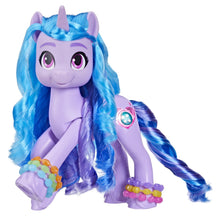 Încarcă imaginea în Galerie, My Little Pony See Your Sparkle Figurina Izzy Moonbow 15cm
