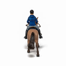 Încarcă imaginea în Galerie, Papo Rase de Cai si Ponei Set Echitatie Cal si Jocheu in Jacheta Albastra
