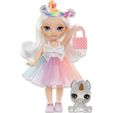 Încarcă imaginea în Galerie, Rainbow High Littles Papusa Opal Raine
