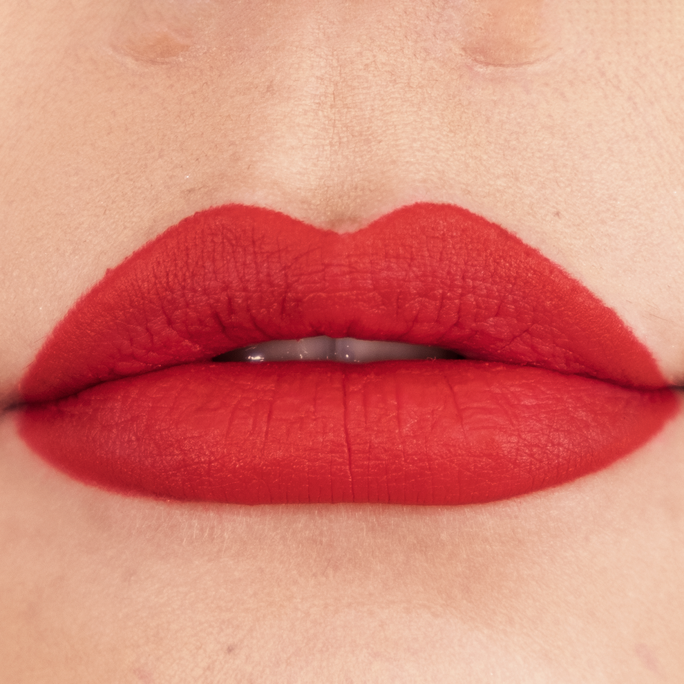 Layla Cosmetics Baciami No Transfer Mat Lipstick No 6 Iconic Red - Ruj Mat Rezistent la Transfer - Beauty Lounge