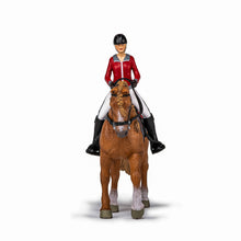 Încarcă imaginea în Galerie, Papo Rase de Cai si Ponei Set Echitatie Cal si Jocherita in Jacheta Rosie
