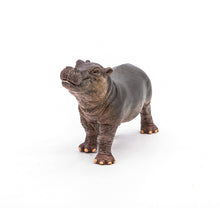 Încarcă imaginea în Galerie, Papo Animale Salbatice Figurina Pui de Hipopotam
