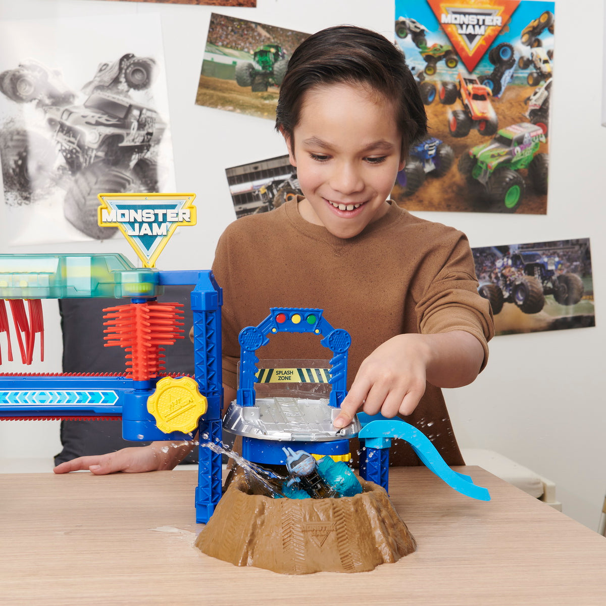 Monster Jam Set Spalatorie Auto