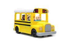 Încarcă imaginea în Galerie, Jada Toys Cocomelon Autobuzul Scolar RC cu Sunete si Lumini
