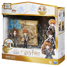 Încarcă imaginea în Galerie, Harry Potter Wizarding World Magical Set 2 Figurine Ron Wisleay si Hermione Granger

