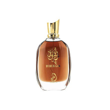 Încarcă imaginea în Galerie, Un parfum floral-oriental cald, cu accente dulci si o baza ambrata fina. 
