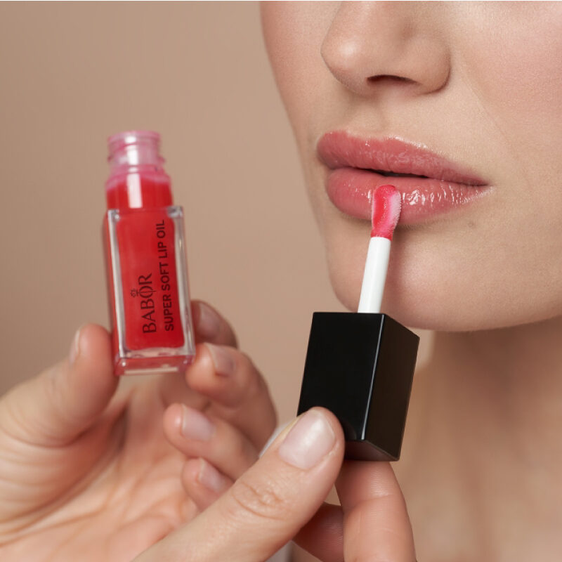 Babor Super Soft Lip Oil 6.5ml 02 Juicy Red - Ulei de Buze Nutritiv cu Ulei de Argan în Nuanță Roșu Intens pentru Buze Hidratate și Lucioase - Beauty Lounge