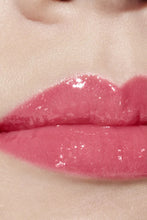 Încarcă imaginea în Galerie, Chanel Rouge Coco Gloss 172 Tendresse - Luciu de Buze Hidratant si Stralucitor
