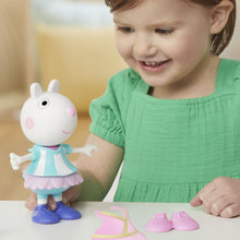 Încarcă imaginea în Galerie, Peppa Pig Set Figurina si Accesorii Vestimentare Oita Suzy 15cm
