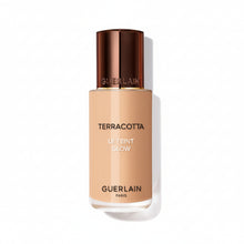 Încarcă imaginea în Galerie, Guerlain Terracotta Le Teint Glow 2W Warm/Dore 35ml - Fond de Ten Luminos

