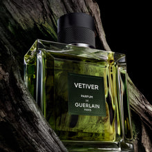 Încarcă imaginea în Galerie, Guerlain Vetiver 100ml - Apa de Parfum Lemnos-Citrica cu Accente Fumurii Pentru Barbati
