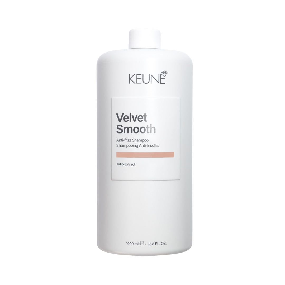 Keune Care Velvet Smooth curăță delicat părul, oferindu-i netezime, catifelare și rezistență împotriva umidității.