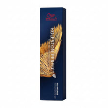 Încarcă imaginea în Galerie, Wella Professionals Koleston Perfect 60ml 8/1 - Vopsea de par Blond Deschis
