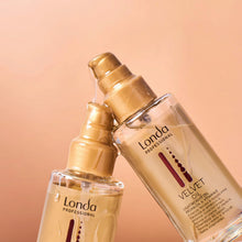 Încarcă imaginea în Galerie, Set x4 Londa Velvet Oil Lightweight Oil 100ml - Ulei Profesional cu Formula Usoara

