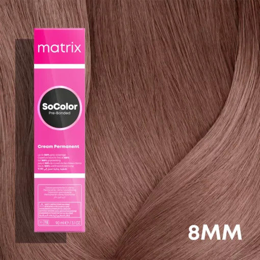 Matrix SoColor Pre-Bonded 8MM este o vopsea permanentă profesională, creată pentru a oferi o nuanță intensă și sofisticată de blond deschis cu reflexe mocha, ideală pentru un look cald, elegant și plin de strălucire.
