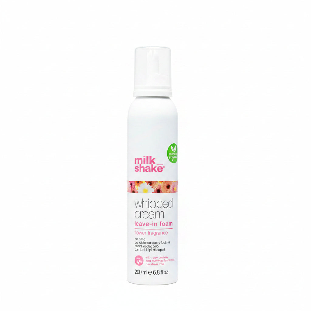 MilkShake Flower Fragrance Whipped Cream este o spuma-crema leave-in pentru toate tipurile de par, conceputa pentru hidratare intensa si protectie a fibrei capilare.