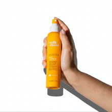 Încarcă imaginea în Galerie, MilkShake Incredible Milk - Tratament Pentru Par cu 12 Beneficii 150ml.
Este o masca-spray leave-in potrivita tuturor tipurilor de par, avand 12 proprietati asupra parului.
