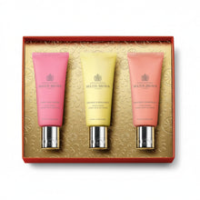 Încarcă imaginea în Galerie, Molton Brown Floral &amp; Spicy Hand Care Gift Set 3x40ml - Set Creme Pentru Maini - Beauty Lounge
