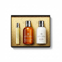 Încarcă imaginea în Galerie, Molton Brown Re-Charge Black Pepper Travel Gift Set - Set Cadou Corp Pentru Barbati - Beauty Lounge
