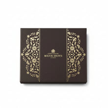 Încarcă imaginea în Galerie, Molton Brown Re-Charge Black Pepper Travel Gift Set - Set Cadou Corp Pentru Barbati - Beauty Lounge
