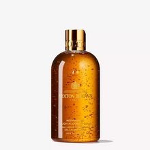 Încarcă imaginea în Galerie, Molton Brown Oudh Accord and Gold Bath and Shower Gel - Gel de Dus 300ml
