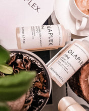 Încarcă imaginea în Galerie, Olaplex No.4 Bond Maintenance 250ml - Sampon Reparator Pentru Toate Tipurile de Par
