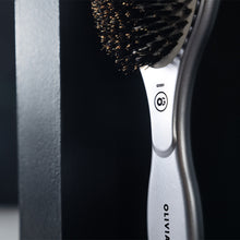 Încarcă imaginea în Galerie, Olivia Garden ID2031 - Perie de Par Ovala Mistrat Ionica Profesionala Anti Frizz - Beauty Lounge
