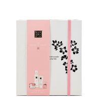 Încarcă imaginea în Galerie, The Rituals of Sakura Medium Gift Set - Set Cadou
