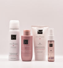 Încarcă imaginea în Galerie, The Rituals of Sakura Small Gift Set - Set Cadou
