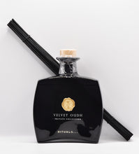 Încarcă imaginea în Galerie, The Rituals Velvet Oudh Fragrance Sticks 450ml – Betisoare Parfumate Velvet Oudh
