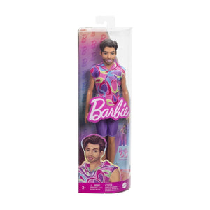 Barbie Papusa Ken Baiat Fashionistas Brunet cu Barba si Tricou cu Gluga