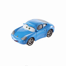 Încarcă imaginea în Galerie, Cars 3 personaj Die Cast Sally
