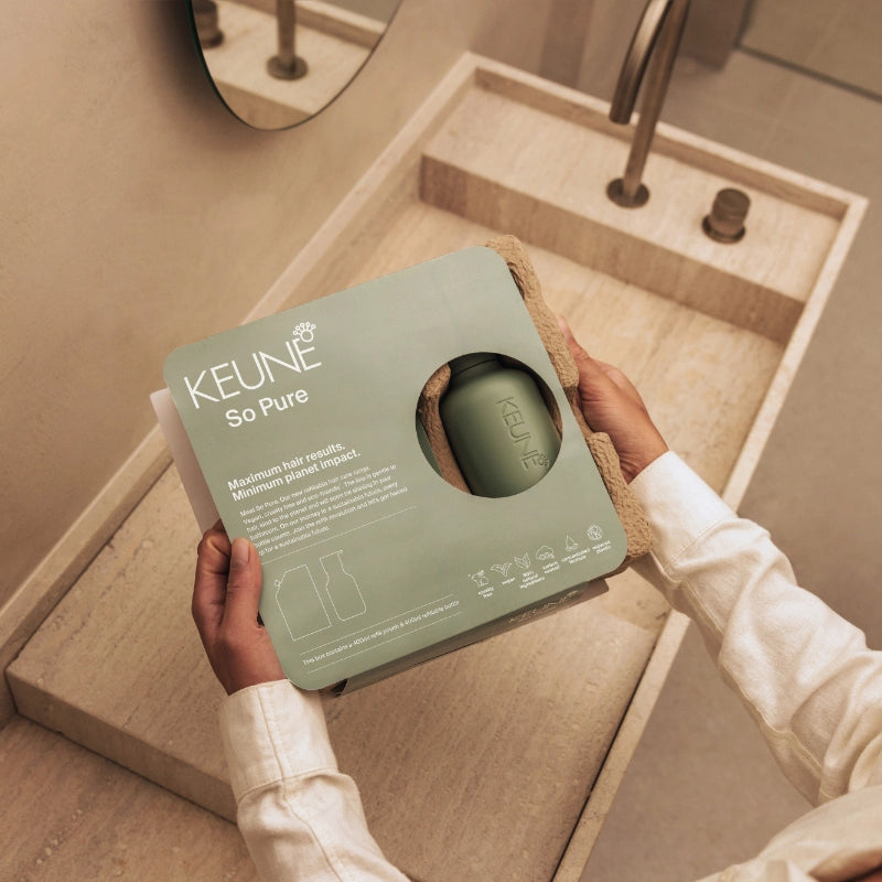 Keune Kit So Pure Polish 400ml - Dispenser + Balsam Anti-Frizz pentru Netezirea Parului