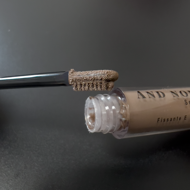 Layla Cosmetics And Now…Brow Gel No 2 - Gel pentru Sprancene cu Efect de Laminare
