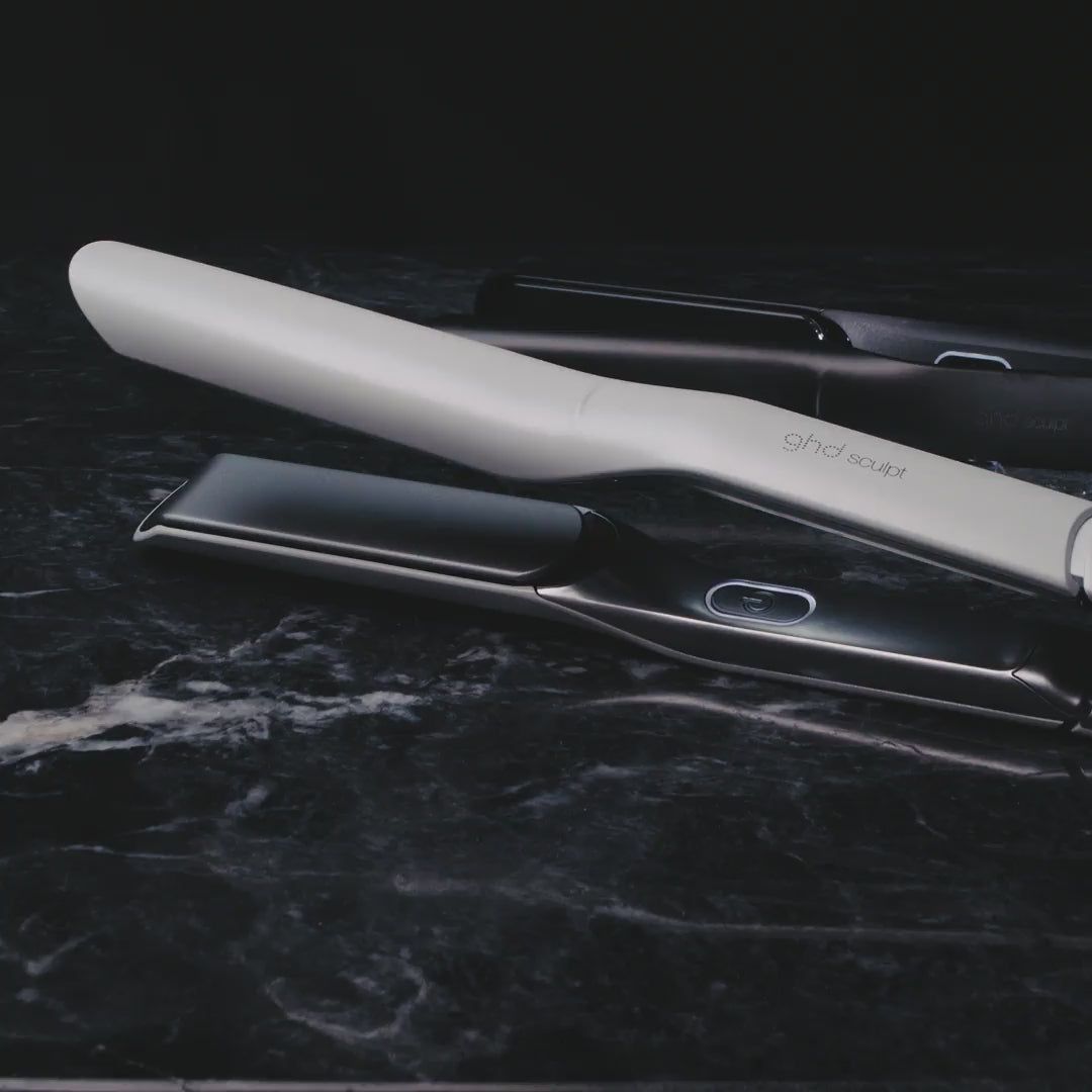 Încarcă video: GHD Sculpt Interactive Heat-Adapt Super Slim Infinity 26mm White - Placa Profesionala Alba
