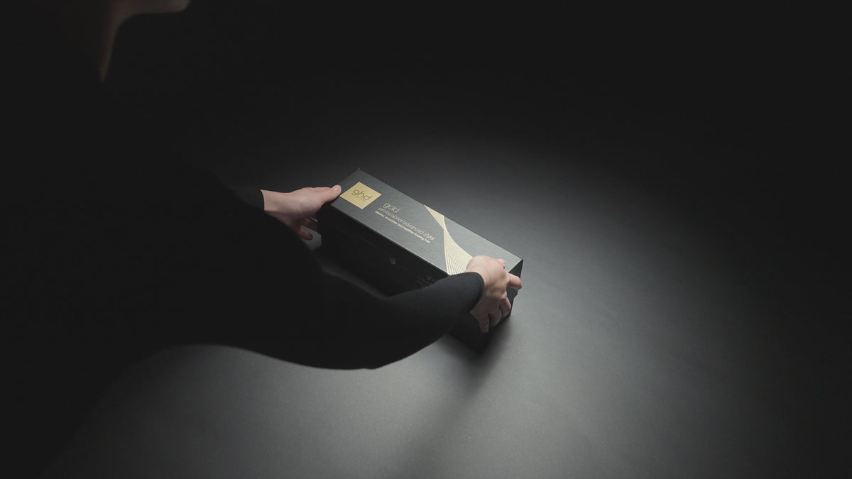Încarcă video: GHD Gold Straightener 26mm Placa de Par Profesionala cu Tehnologia Dual-Zone Black