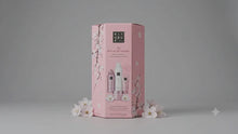 Încarcă și redă videoclipul în Galerie, The Ritual Of Sakura Set - Gel de Dus 200ml + Lotiune Corp 150ml + Spray Corp 150ml Beauty Lounge
