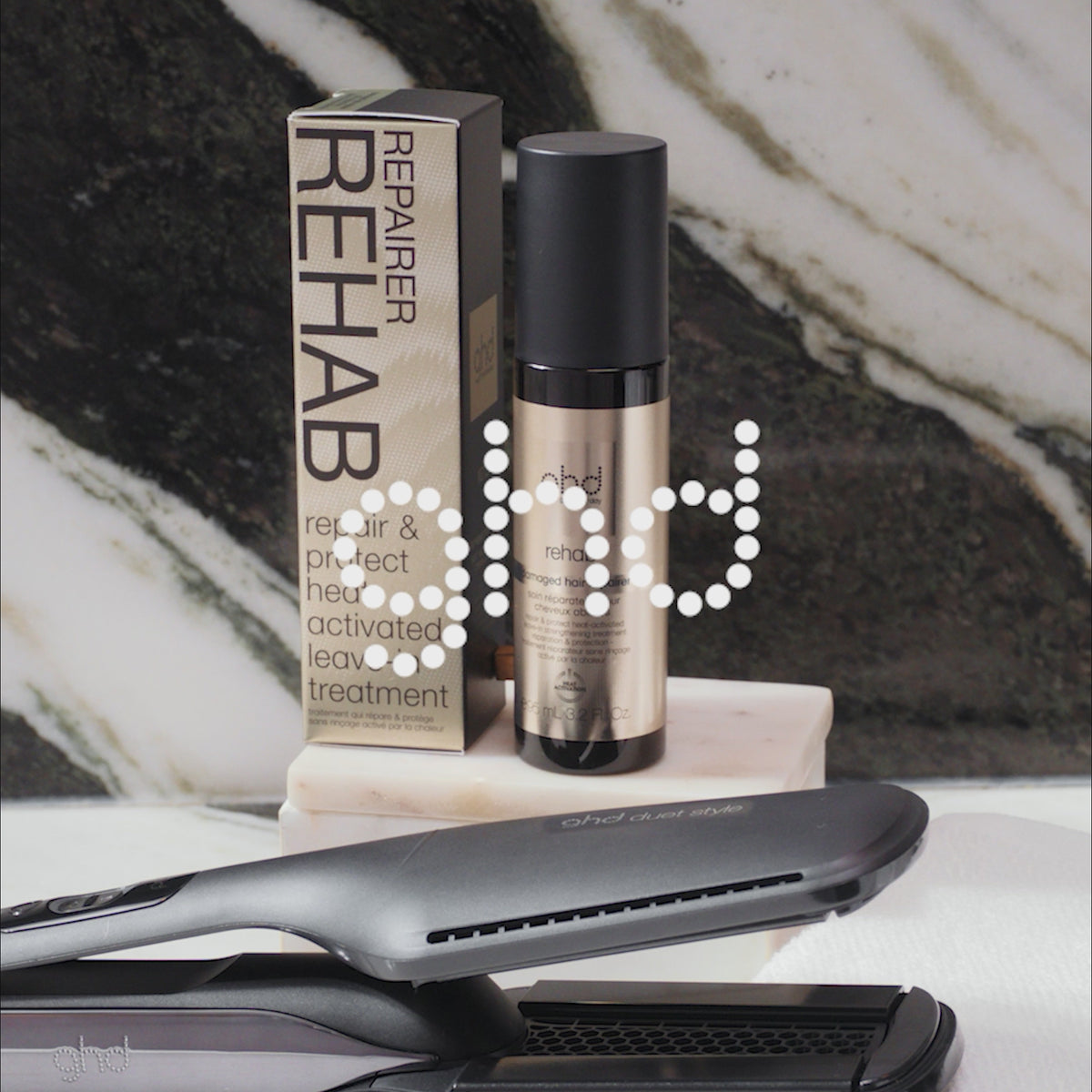 Încarcă video: GHD Rehab Repairer Spray 95ml - Spray Profesional Leave-in Pentru Par Deteriorat