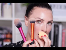 Încarcă și redă videoclipul în Galerie, Real Techniques Blush Brush - Pensula Pentru Blush
